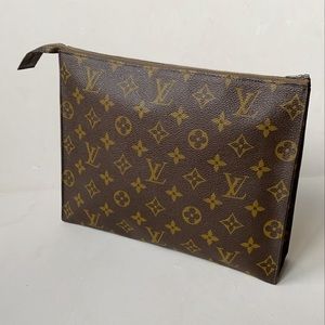 Rare Louis Vuitton Saks Fifth Avenue Toiletry 26